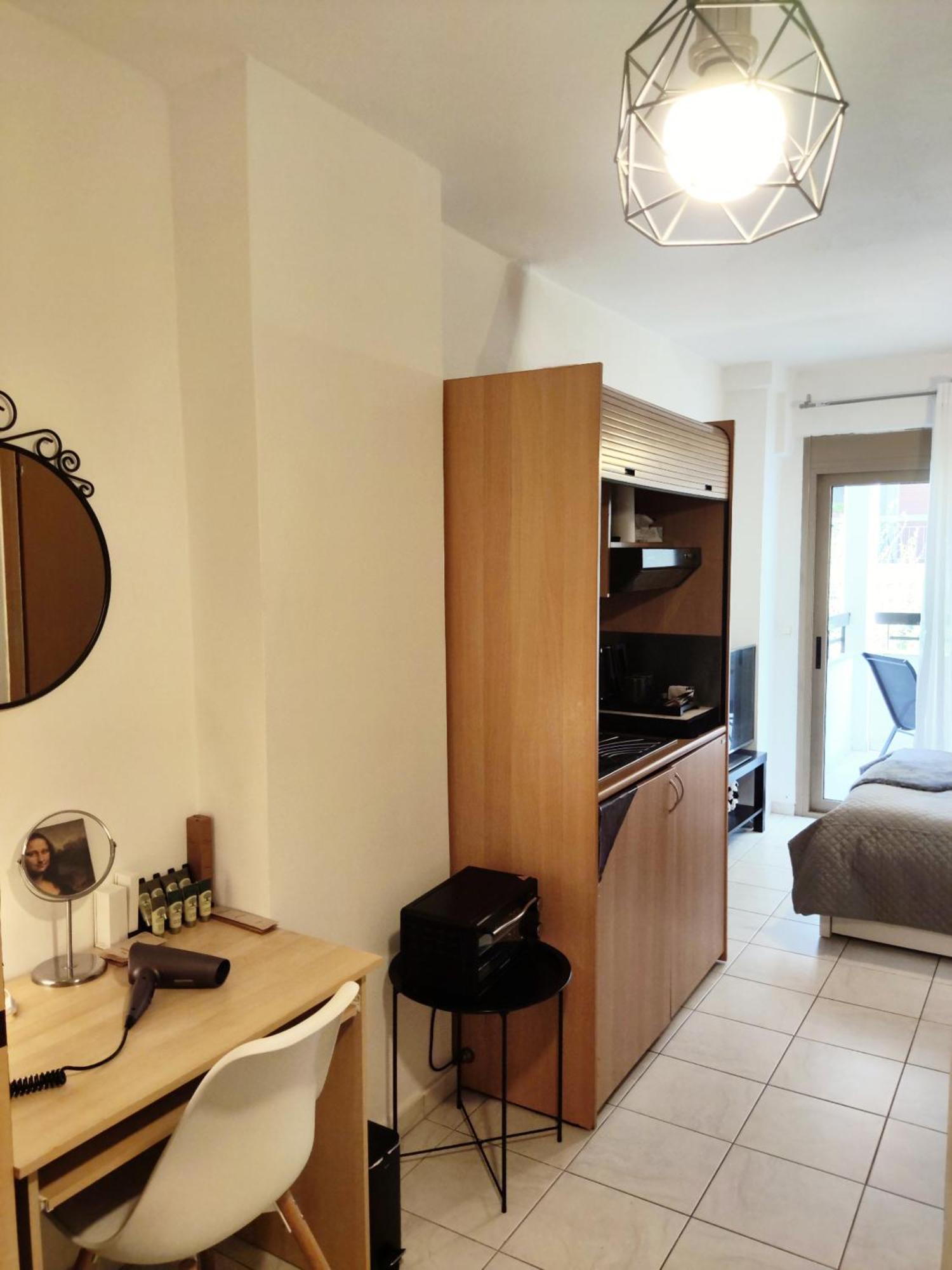 Elegant Central Studio With Balcony & 1 Gbps Fiber Thessaloniki Exterior foto